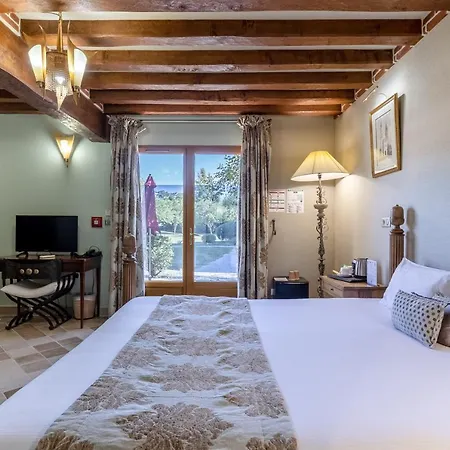 Le Clos Des Fontaines Hotel