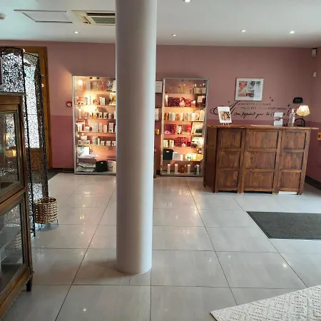 Le Clos Des Fontaines Hotel 3*