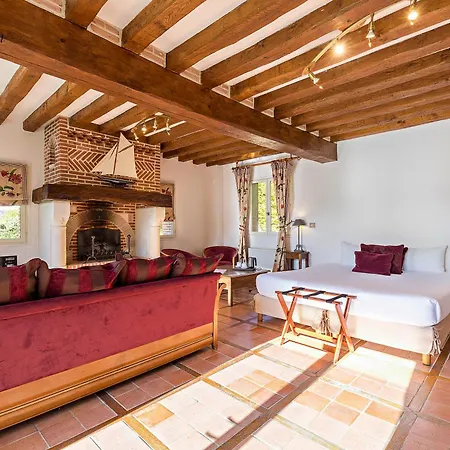 Demeures & Chateaux Domaine Le Clos Des Fontaines Отель