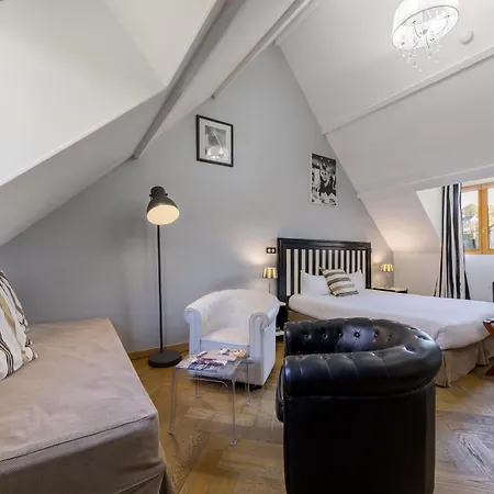 Отель Demeures & Chateaux Domaine Le Clos Des Fontaines 3*