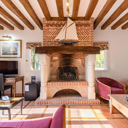 Demeures & Chateaux Domaine Le Clos Des Fontaines 3*