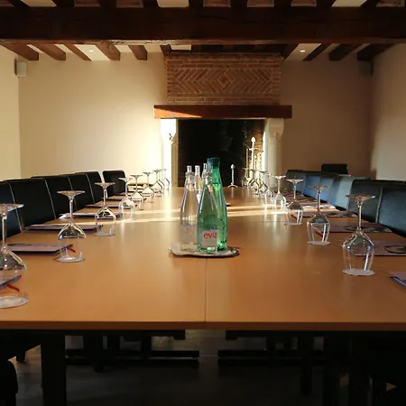 Le Clos Des Fontaines Hotel