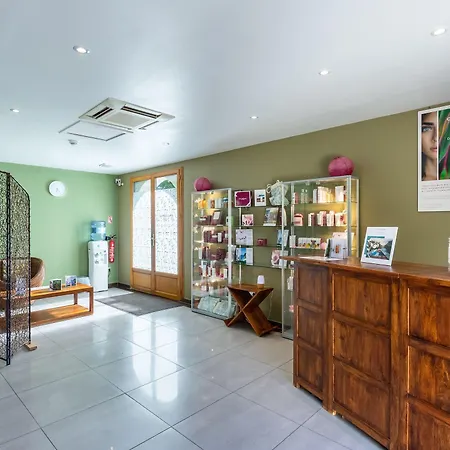 Le Clos Des Fontaines Hotel 3*