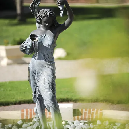 Отель Demeures & Chateaux Domaine Le Clos Des Fontaines