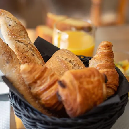 Le Clos Des Fontaines Hotel 3*